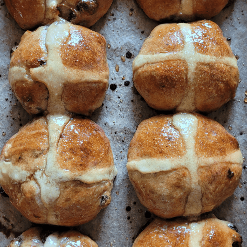 Hotcrossbuns mit Sauerteig.