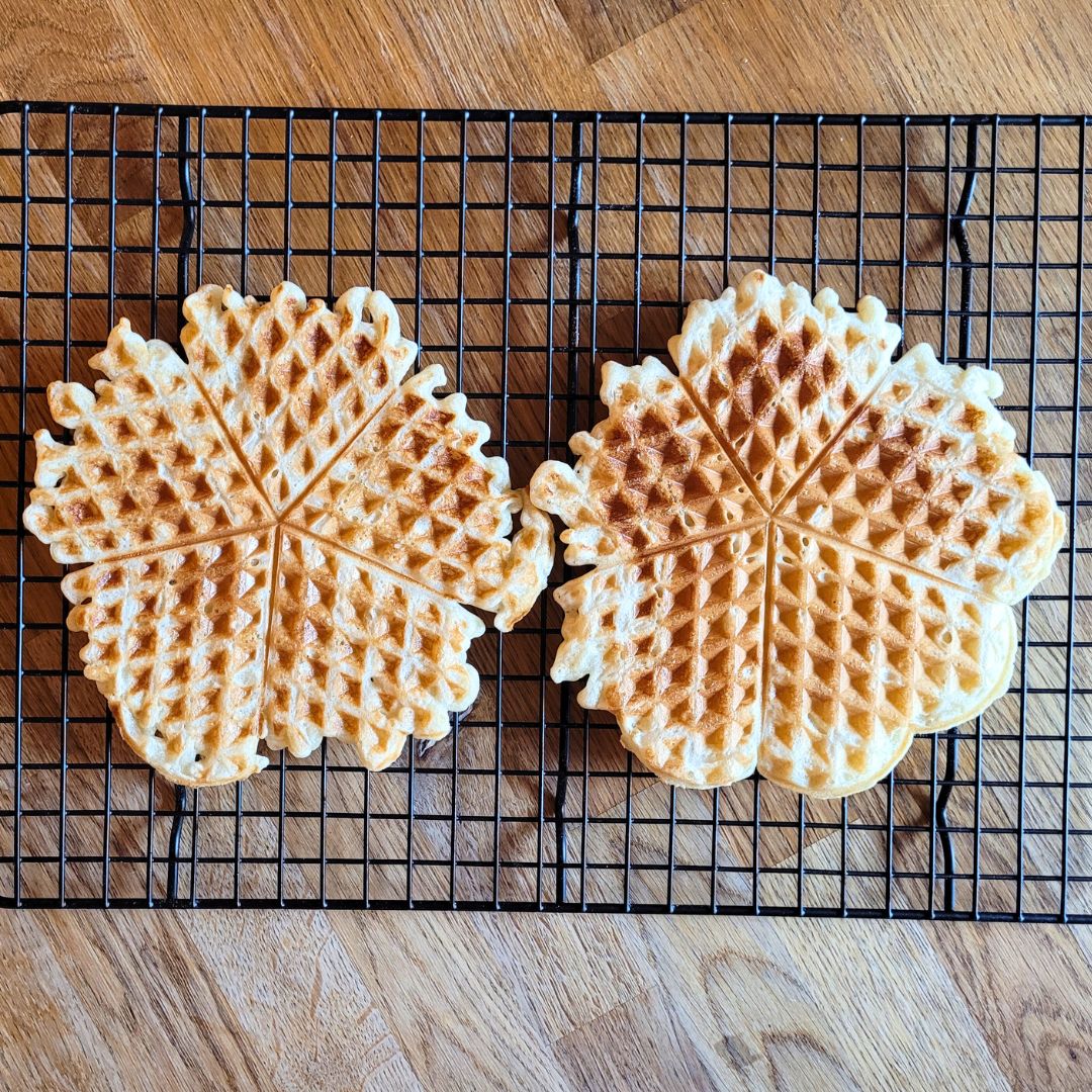 Knusprige Waffeln mit Sauerteig - KRÜMELIG