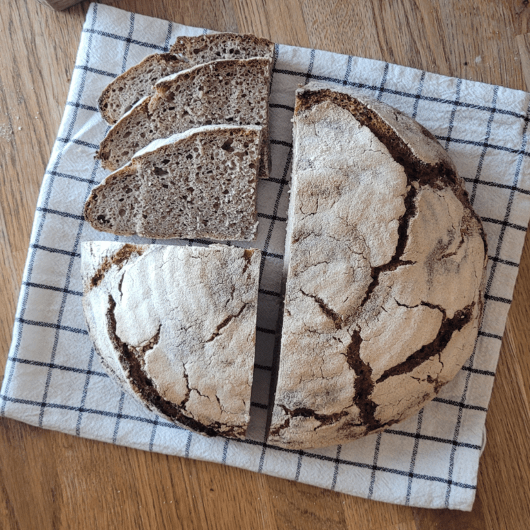 Bauernbrot Mit Sauerteig - KRÜMELIG