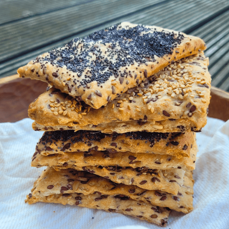 Resteverwertung: Knuspriges Dinkel Knäckebrot mit Sauerteig - KRÜMELIG