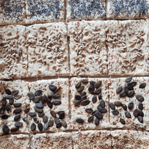 Resteverwertung: Knuspriges Dinkel Knäckebrot mit Sauerteig - KRÜMELIG