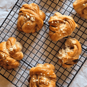 Schwedische Kanelbullar mit Sauerteig