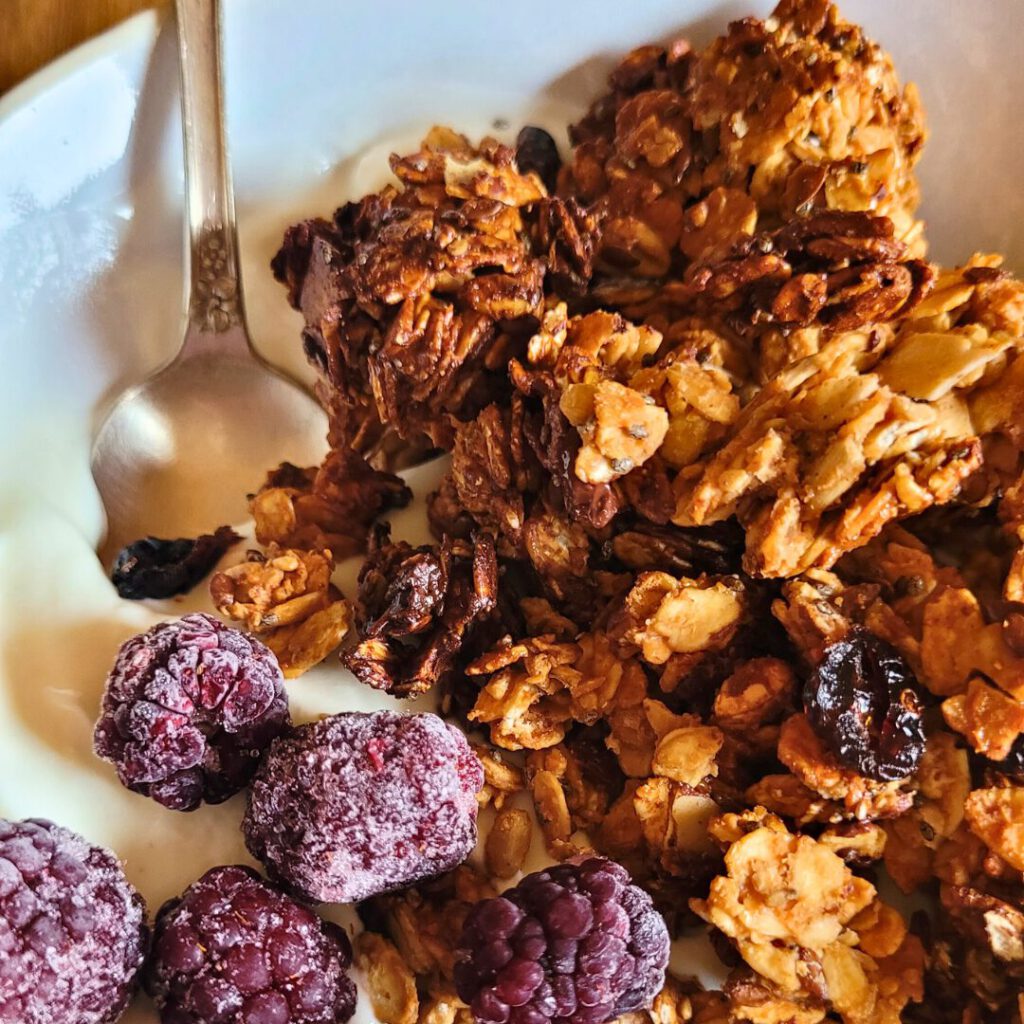 Schoko-Granola mit Sauerteig: Gesundes Knuspermüsli selber machen