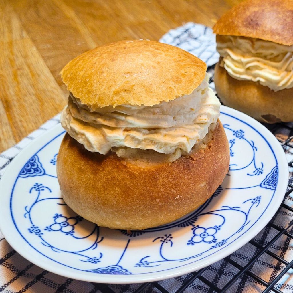 Schwedische Semla mit Sauerteig