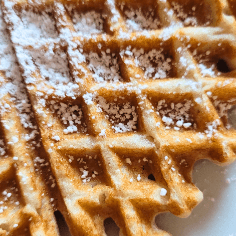 Knusprige Sauerteig Waffeln mit Dinkelmehl - KRÜMELIG