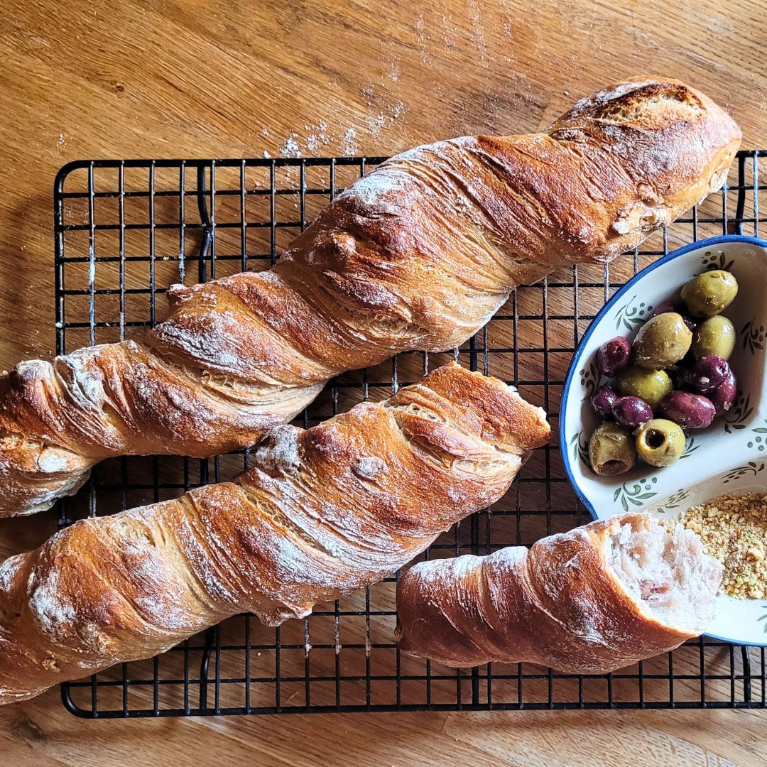 Rustikales Wurzelbrot mit Sauerteig und Walnüssen