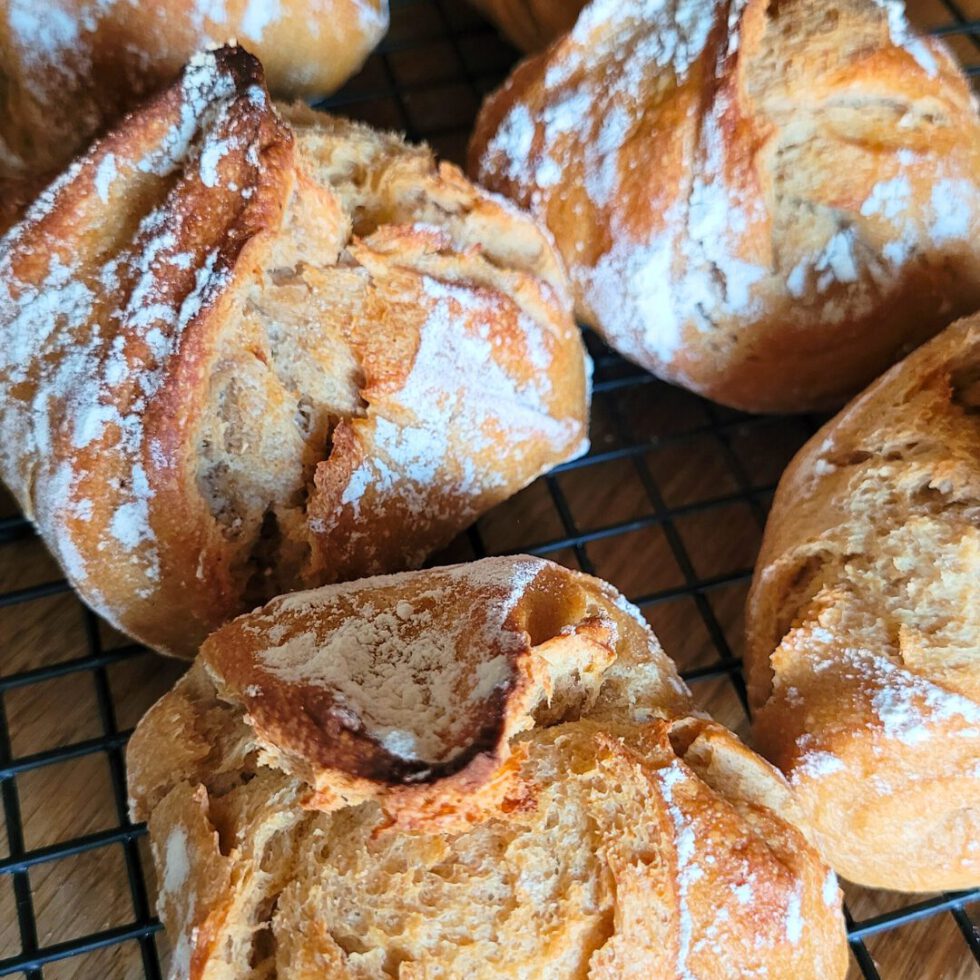 Schnelle Dinkel Quark Brötchen mit Sauerteig über Nacht - KRÜMELIG