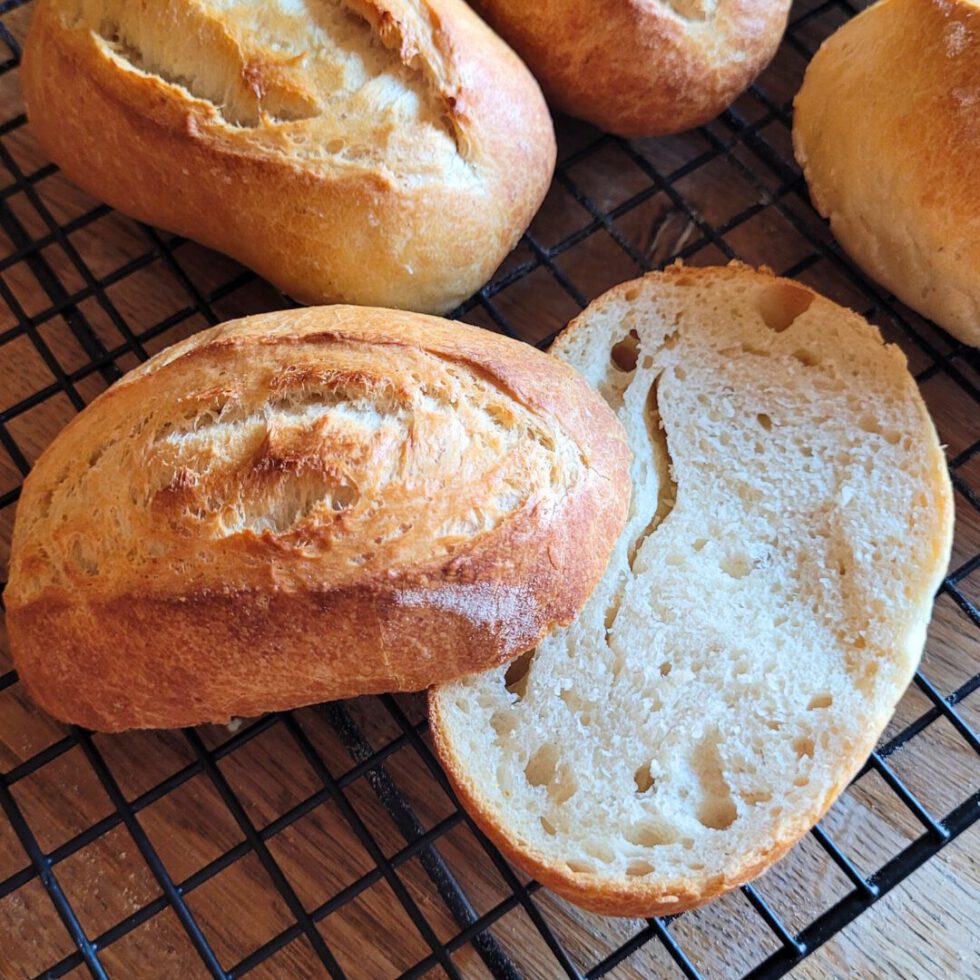 Die besten Sauerteig Semmeln wie vom Bäcker - KRÜMELIG