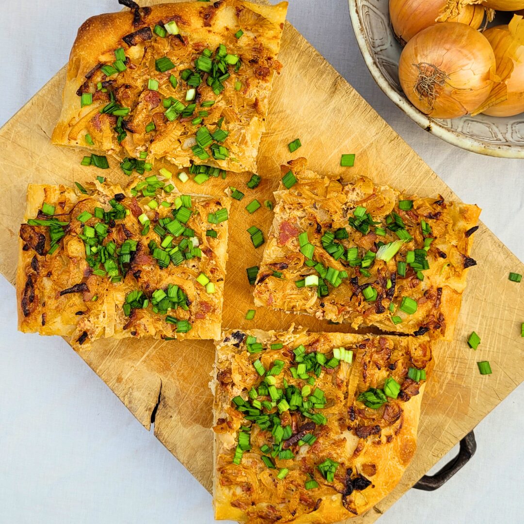 Der beste Rezept für Zwiebelkuchen vom Blech mit Sauerteig